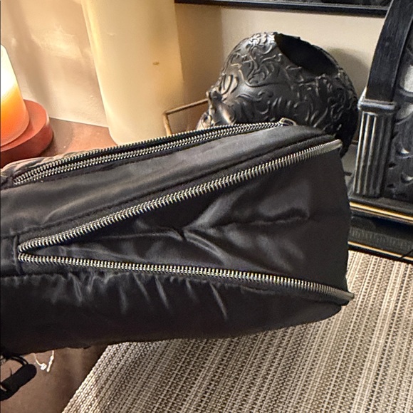 Lug Swivel Black Crossbody shoulder expandable Bag NWT - Picture 9 of 11